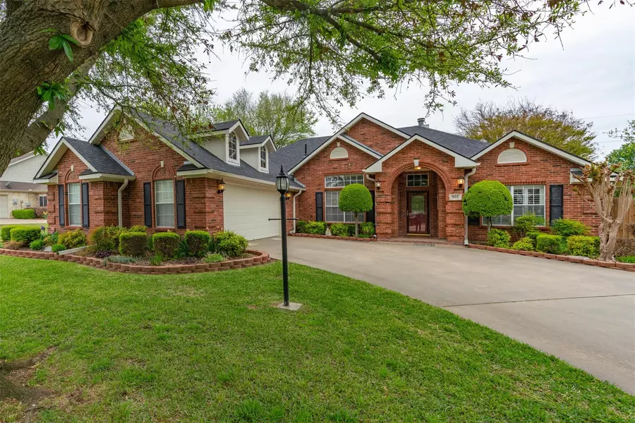 801 Cedar Creek Circle, Bonham, TX 75418