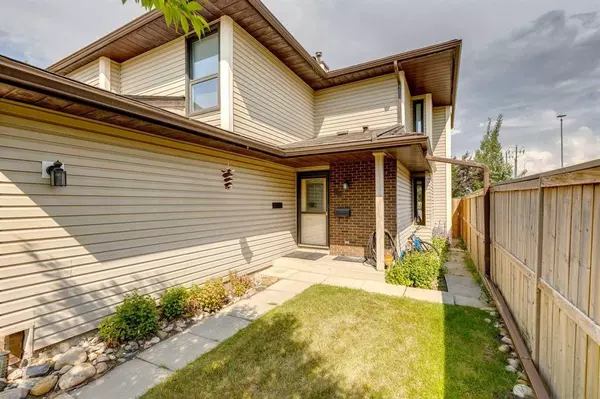 Calgary, AB T2W 3Z5,56 Cedardale CRES SW