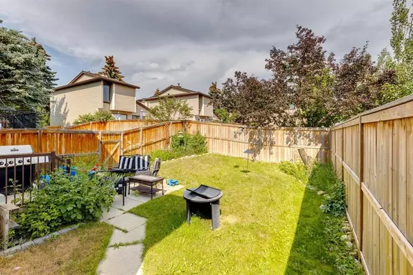 Calgary, AB T2W 3Z5,56 Cedardale CRES SW