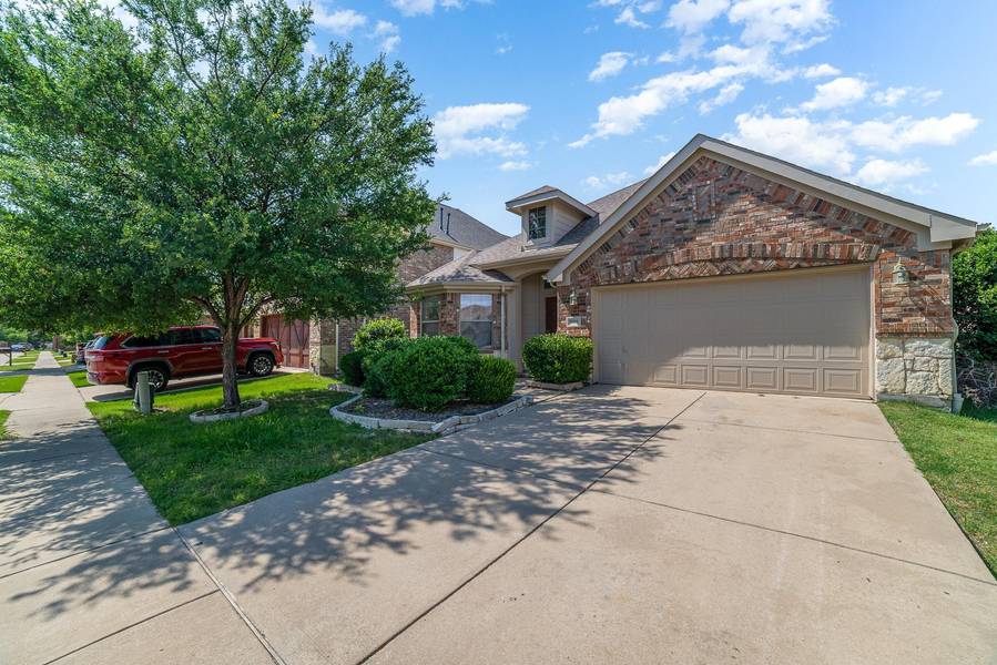 905 Lake Grove Drive, Little Elm, TX 75068