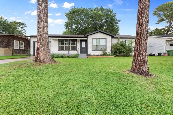 Hurst, TX 76053,216 W Pecan Street