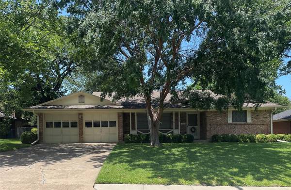 726 Greenland Way, Grand Prairie, TX 75050