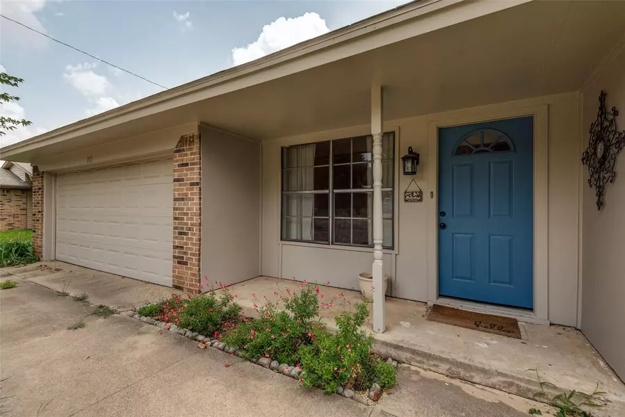 712 Cindy Drive, Cedar Hill, TX 75104