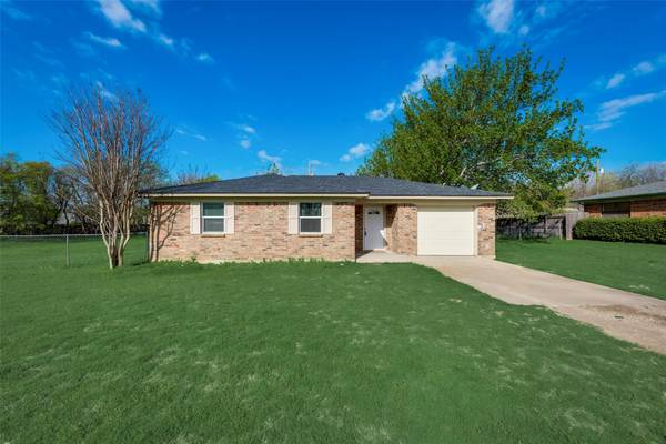 121 Redbud Street, Rhome, TX 76078