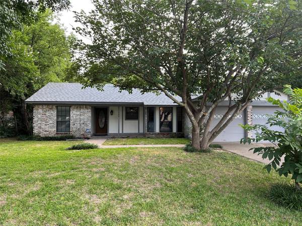 302 Lois Street, Roanoke, TX 76262