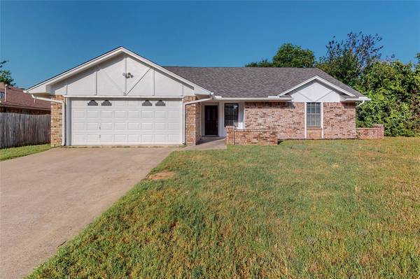 2105 Northglen Drive, Hurst, TX 76054