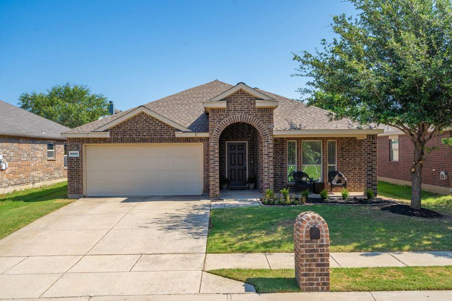 8905 Whirlwind Trail, Aubrey, TX 76227