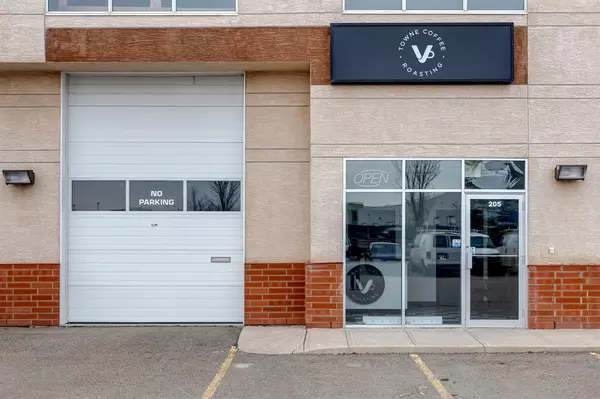 Airdrie, AB T4A 0E1,2914 Kingsview BLVD SE #205