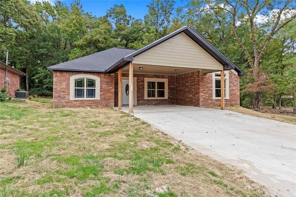 1011 E 9th Street, Mount Pleasant, TX 75455