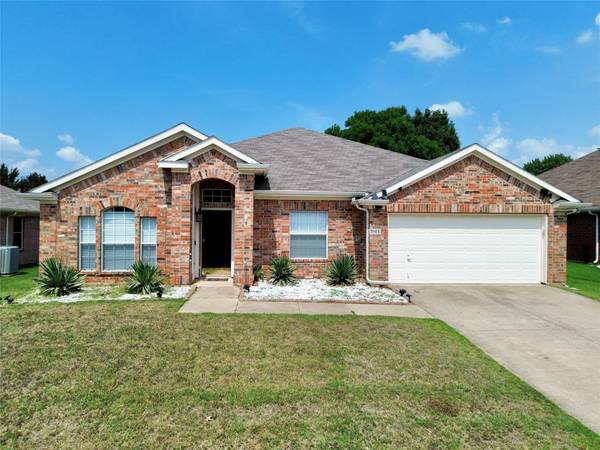 3105 Blue Jay Drive, Corinth, TX 76210