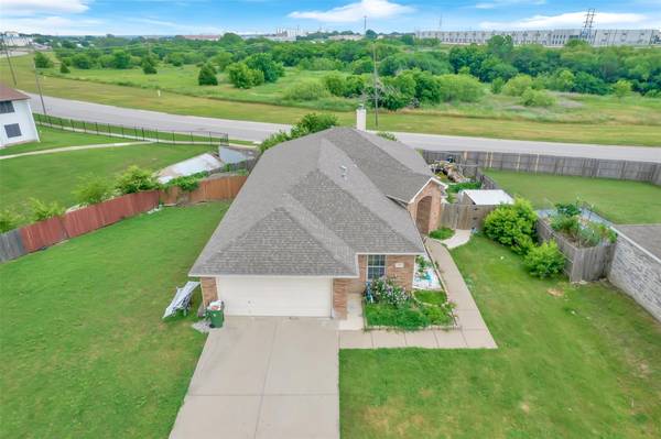 901 Timber Oaks Court, Arlington, TX 76010