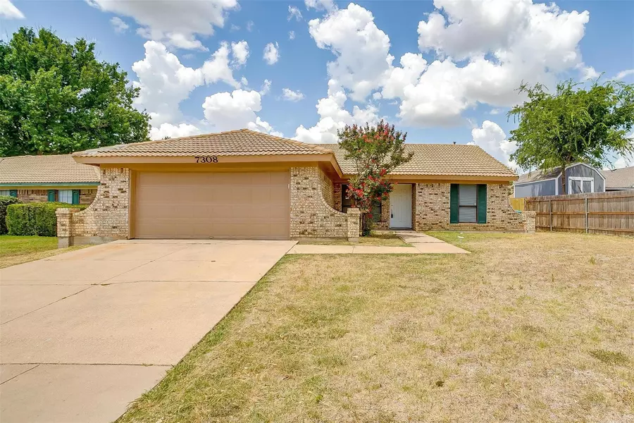 7308 Meadow Creek Drive, Fort Worth, TX 76133