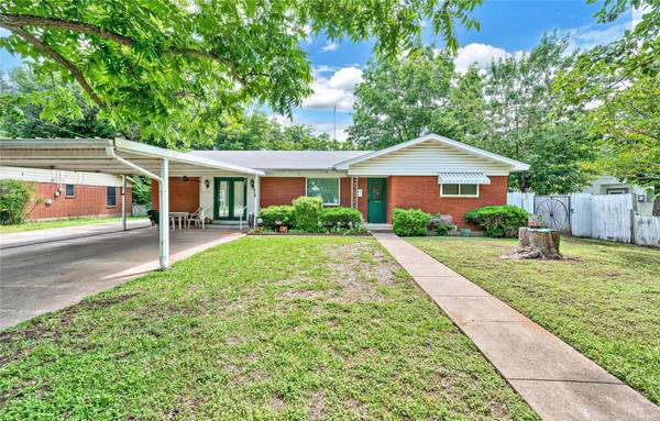 303 N Avenue J, Clifton, TX 76634