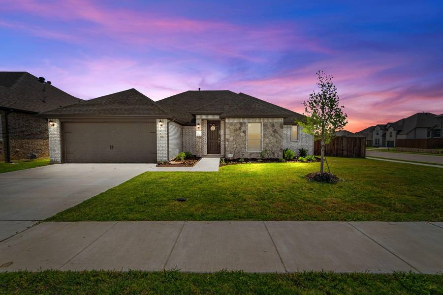 1102 Misty Ridge Drive, Justin, TX 76247