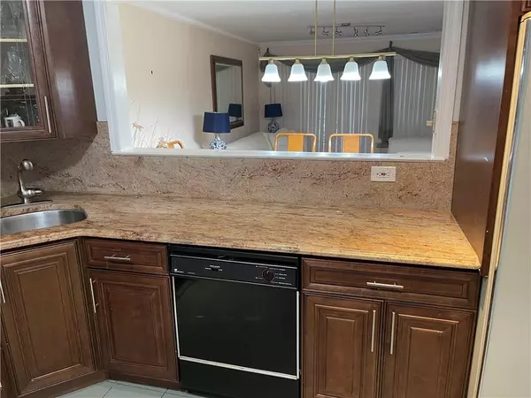 Elmont, NY 11003,1601 Johnson AVE #23