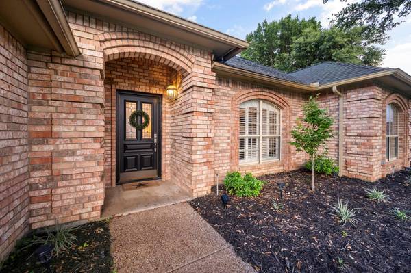 1206 St James Place, Arlington, TX 76011