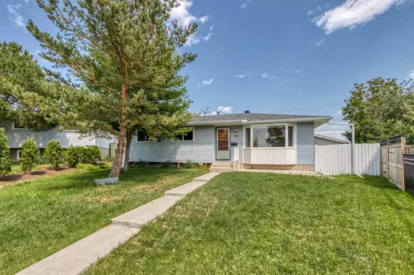 Calgary, AB T2A 2R9,93 Marwood CIR NE