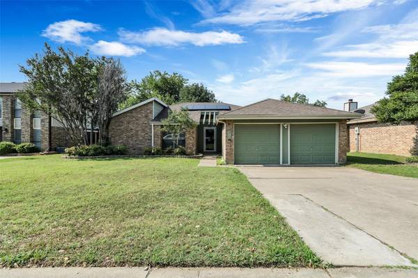 202 Country Lane, Euless, TX 76039