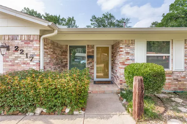 2217 Hackberry Drive, Arlington, TX 76013