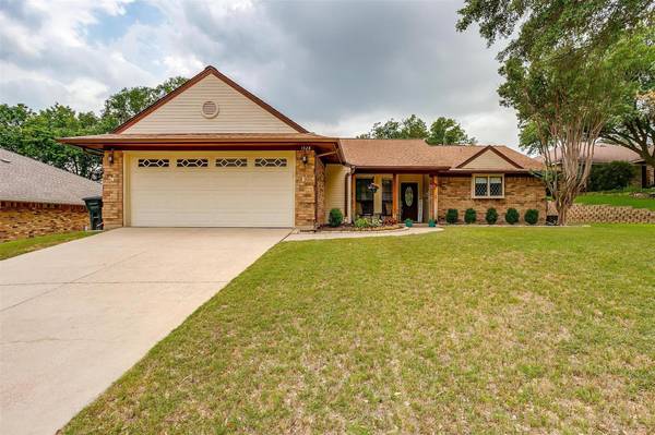 1328 Colorado Drive, Benbrook, TX 76126