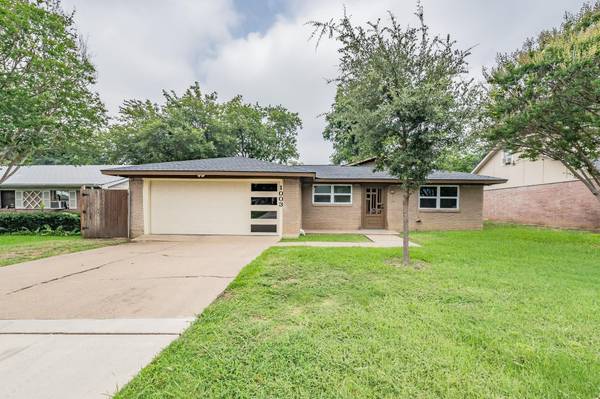 1003 Darlene Lane, Arlington, TX 76010