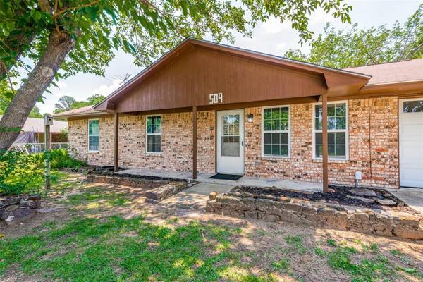 509 W Aubrey Street, Pilot Point, TX 76258