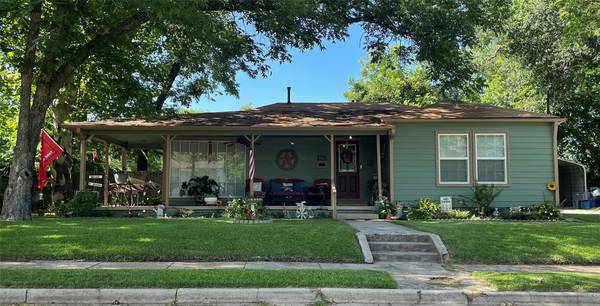 516 W Buchanan Street, Mineola, TX 75773