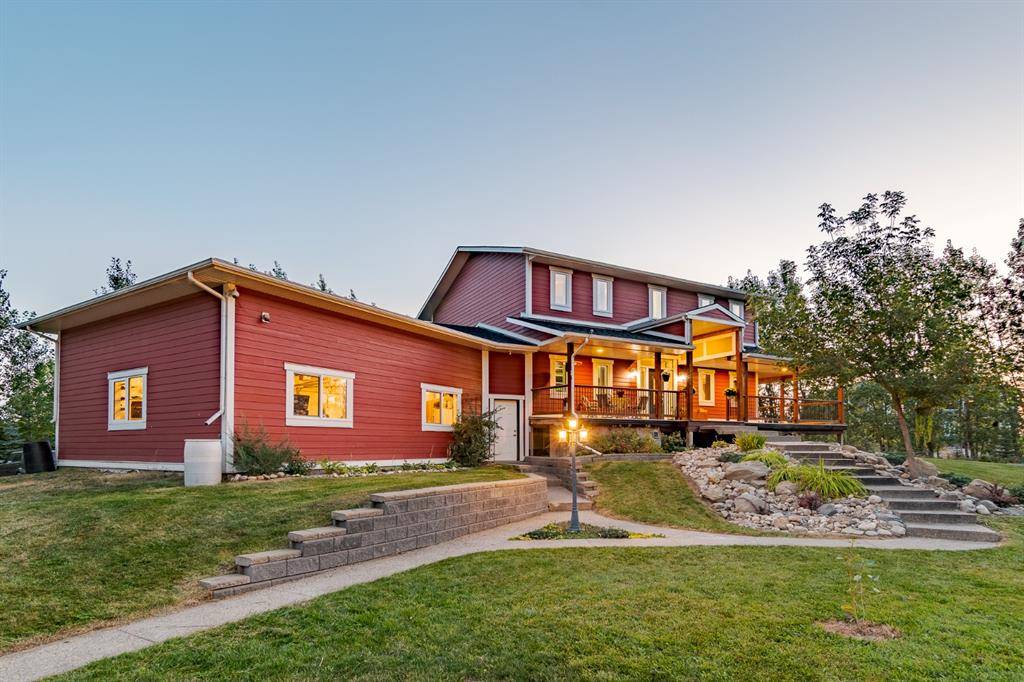 Airdrie, AB T4B 2A4,21 Farries DR SE