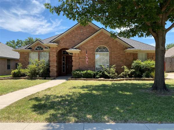 9116 Hialeah Circle S, North Richland Hills, TX 76182