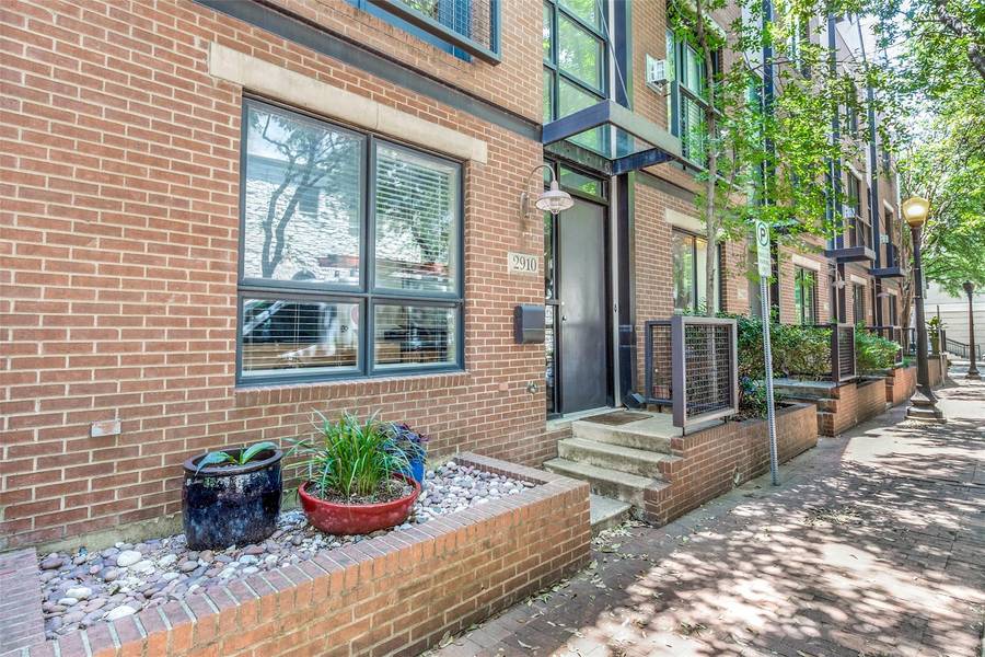 2910 Woodside Street, Dallas, TX 75204