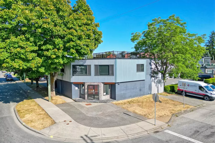 15670 COLUMBIA AVENUE, White Rock, BC V4B 1L1