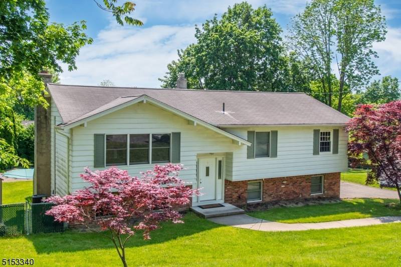 28 Elizabeth St, Bloomingdale Boro, NJ 07403