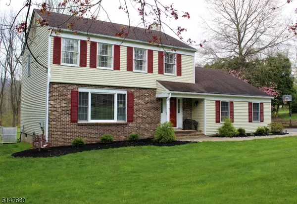 10 Raritan Dr, Califon Boro, NJ 07830