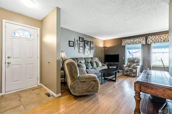 Calgary, AB T2A 3S1,175 Penmeadows Close SE