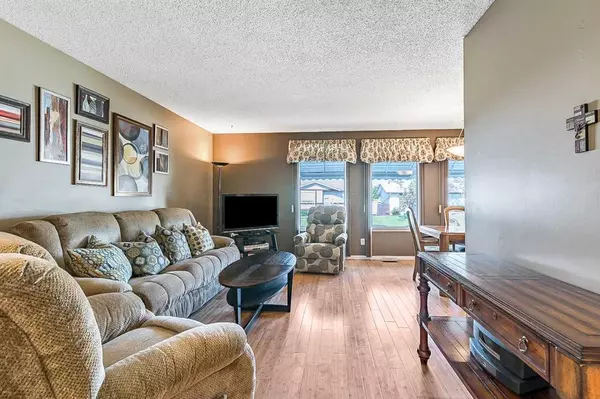 Calgary, AB T2A 3S1,175 Penmeadows Close SE