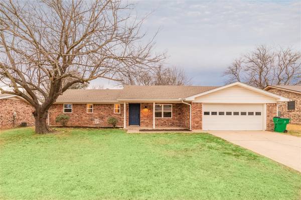 2565 Phelps Street,  Stephenville,  TX 76401