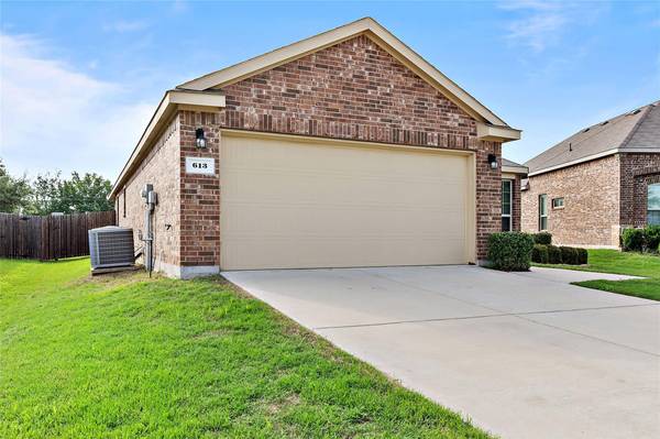 613 Autry Drive, Cross Roads, TX 76227