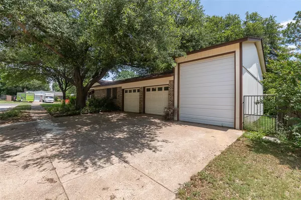 Crowley, TX 76036,809 Redbud Street