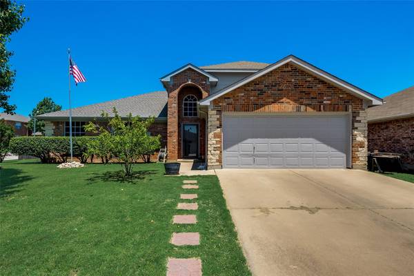 1912 Saint Nevis Drive, Mansfield, TX 76063