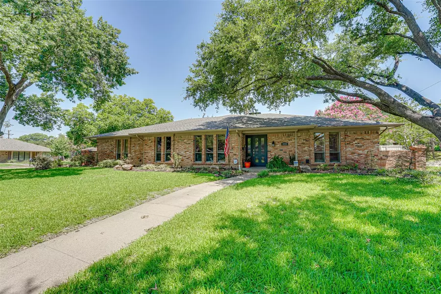 4237 Royal Ridge Drive, Dallas, TX 75229