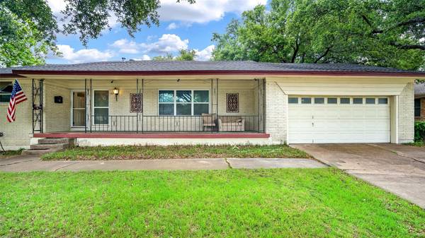 917 Danish Drive, Grand Prairie, TX 75050