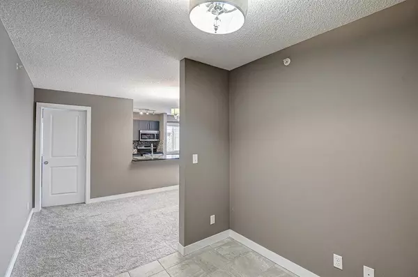 Calgary, AB T3J 0S2,5 SADDLESTONE WAY NE #418