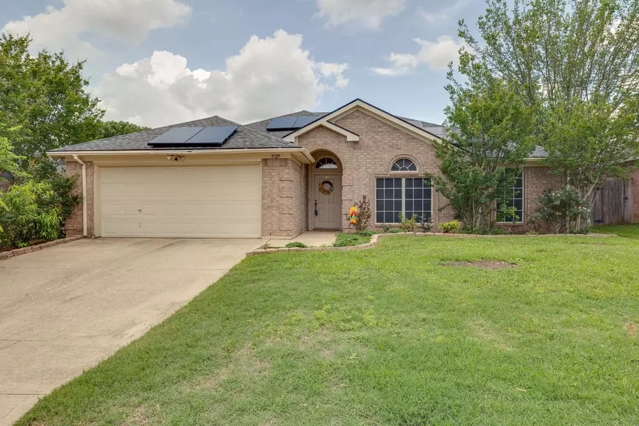 3729 Periwinkle Drive, Fort Worth, TX 76137