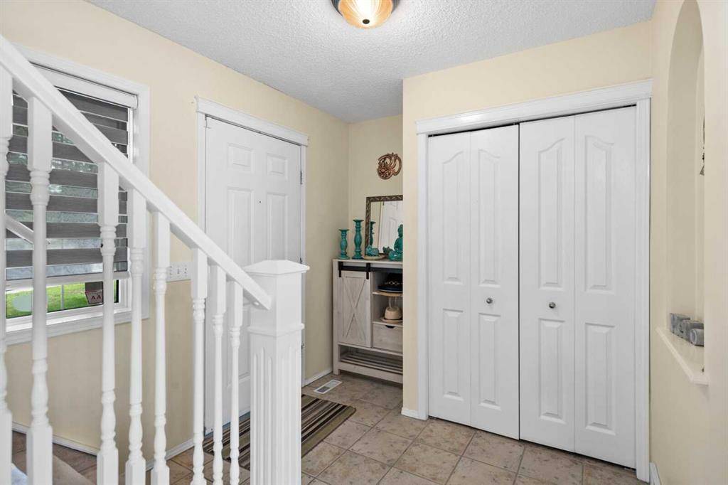 Calgary, AB T3A 5V7,10970 Hidden Valley DR NW