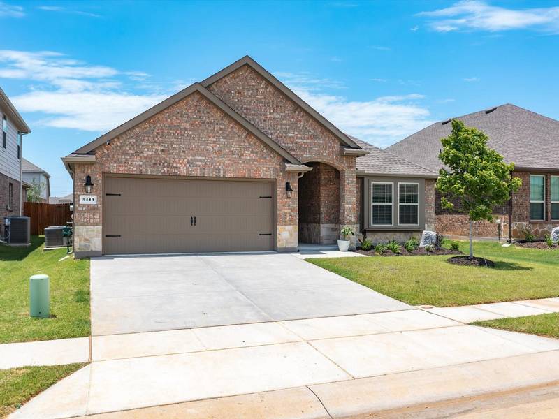 3113 Brady Starr Drive, Aubrey, TX 76227