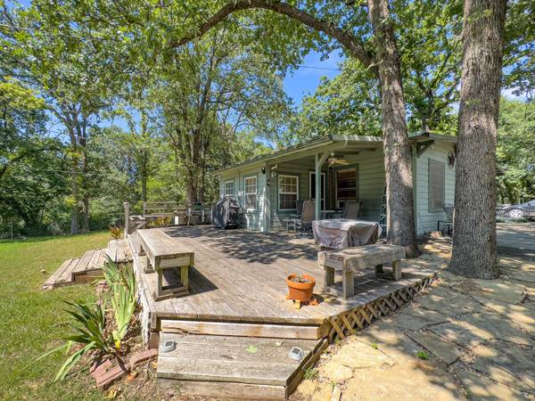 221 Little John Road, Gordonville, TX 76245