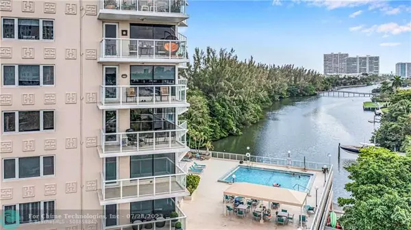 Fort Lauderdale, FL 33316,3000 Holiday Dr  #705