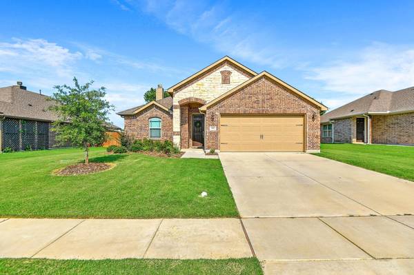 142 Creekside Drive, Sanger, TX 76266