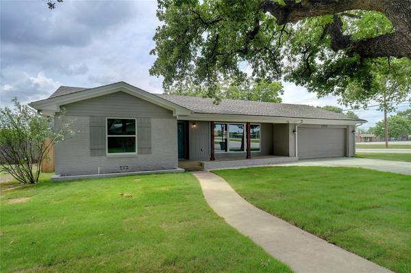 1702 Boston Avenue, Bridgeport, TX 76426