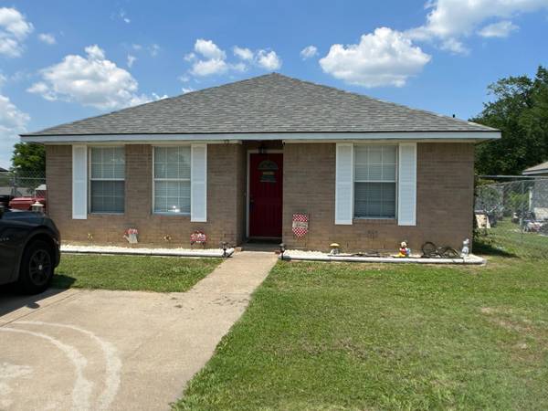 304 Allen Avenue, Bonham, TX 75418